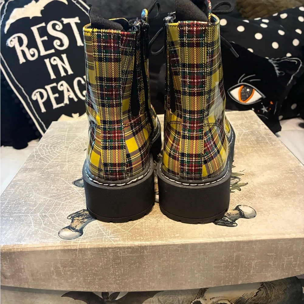 Betsey Johnson Torrid Plaid Platform Combat Boots Lace Up Zipper Side 7.5 Wide - Picture 5 of 12